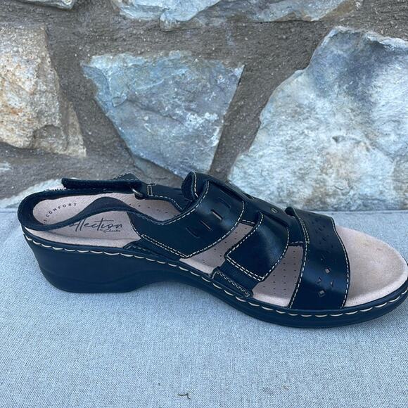 Clark's black leather sandals size 9 - Picture 1 of 8